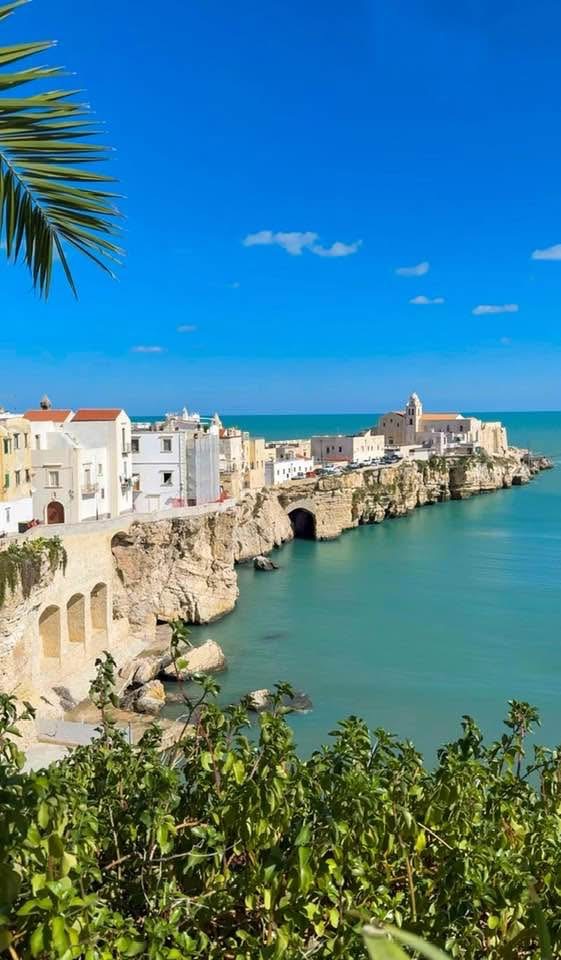 🌊 Vieste cosa vedere: guida completa tra mare cristallino, faraglioni e centro storico nel Gargano