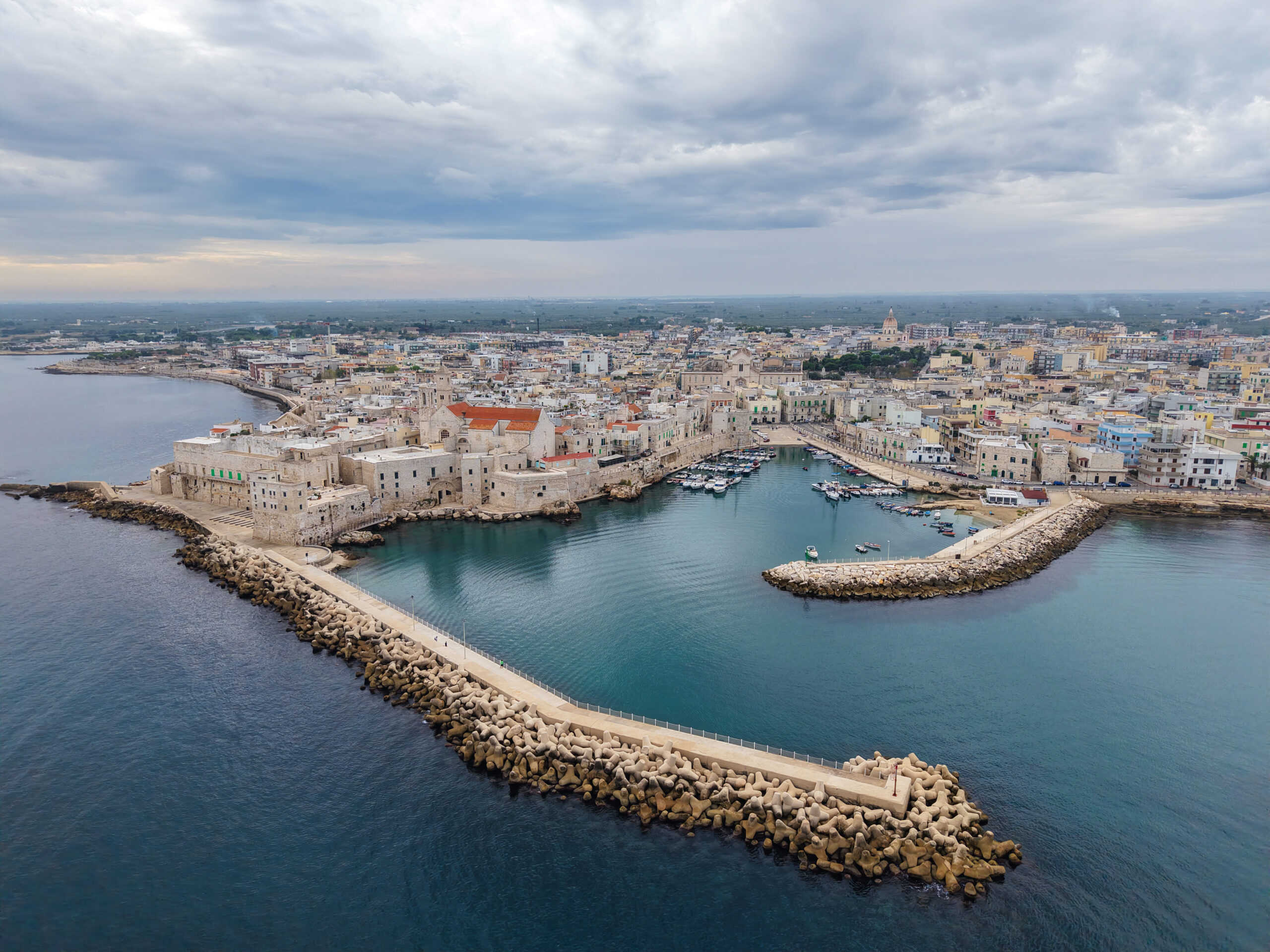 Giovinazzo: cosa vedere nel borgo marinaro che custodisce una delle anime più autentiche della Puglia